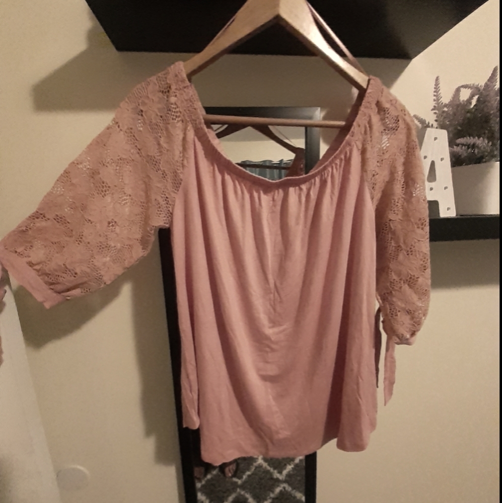 🌺Charlotte Russe 3/4 Sleeve Top🌺